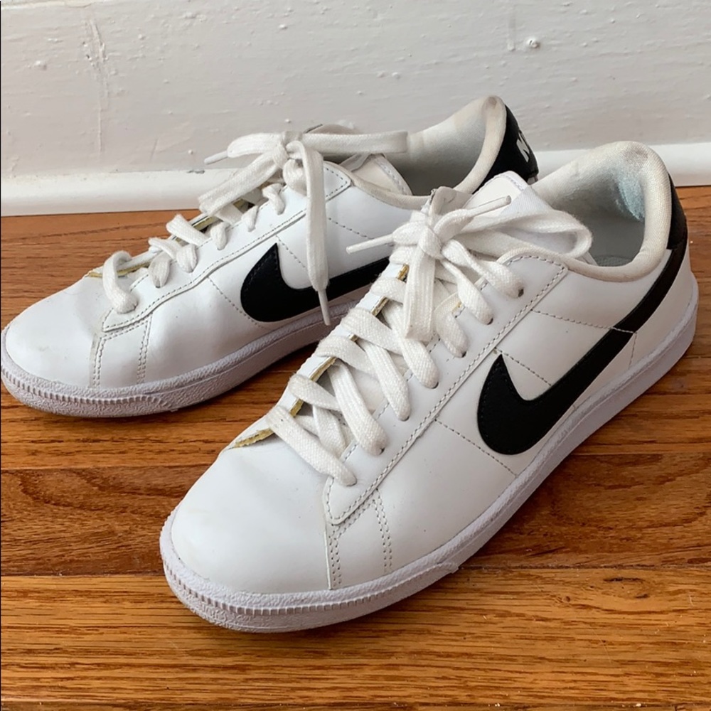 Nike Women’s Tennis Classic Sneaker